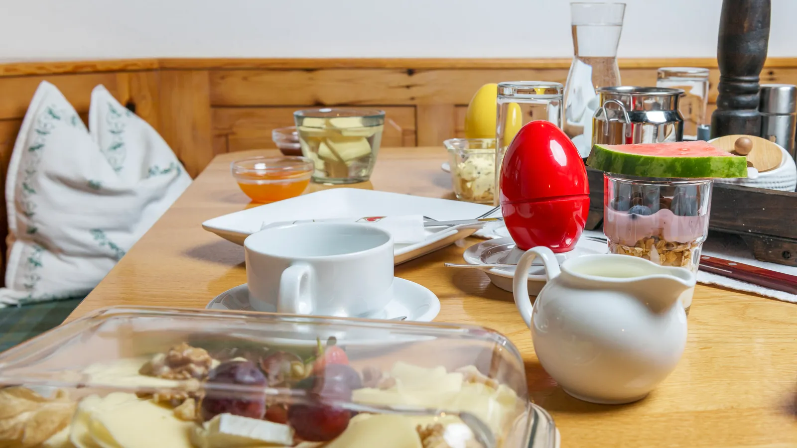 gedeckter Frühstückstisch